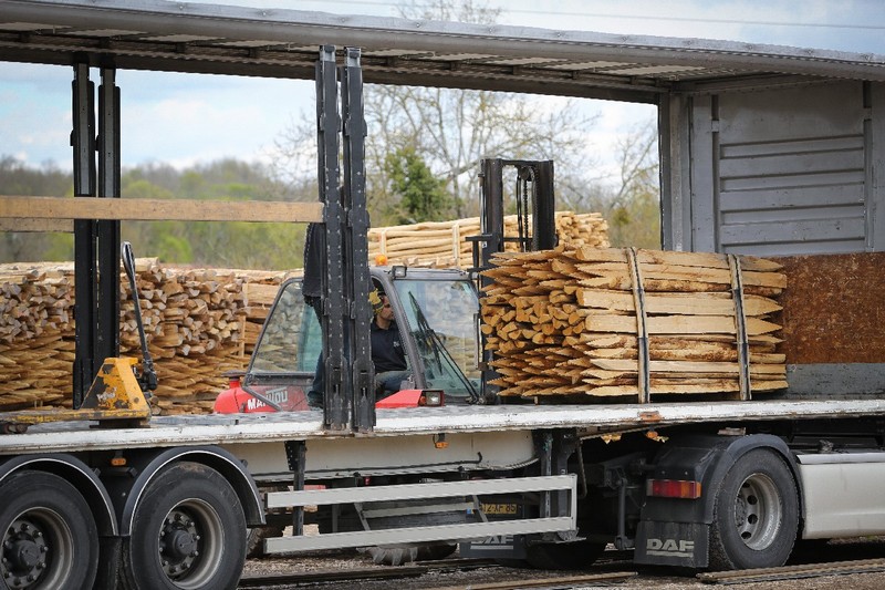 FTL chestnut Poles loaded to Irland